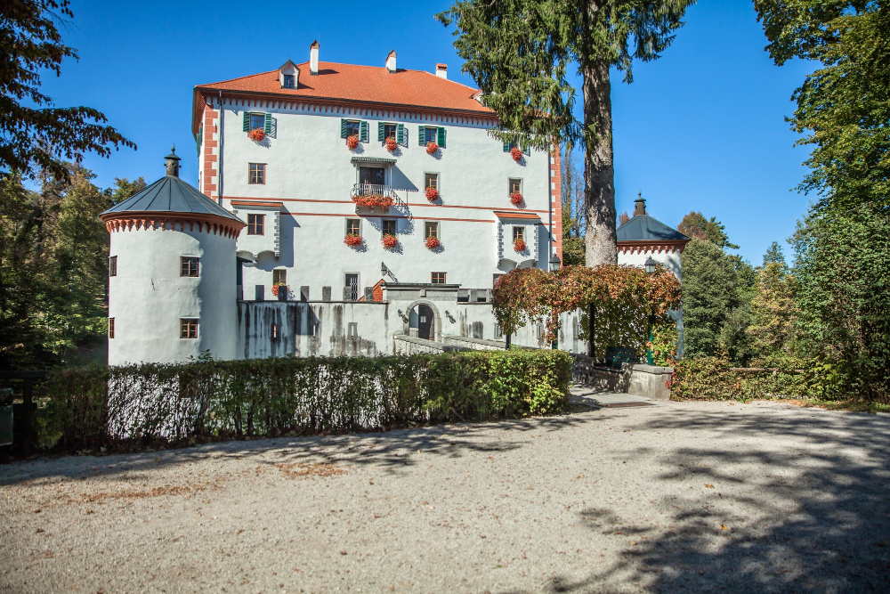 What Not To Do When Booking Hotels in Lisbon: Picture of a local hotel in Lisbon, Portugal