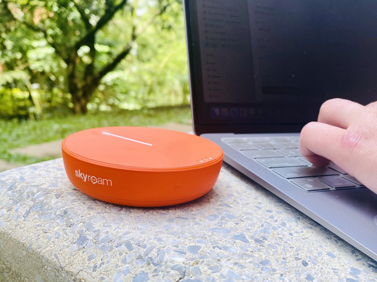 Best Portable Wi-Fi Devices for Travelers: Skyroam Solis Mobile Wi-Fi Hotspot 